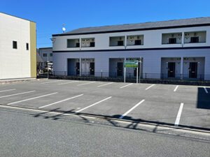 広々とした駐車場が2ヶ所あります(HIS・KCI共同駐車場)