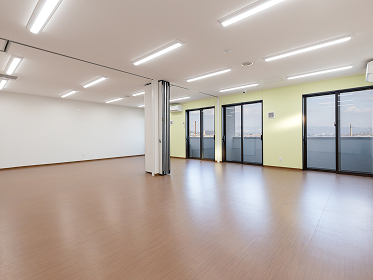 間仕切りのある大教室